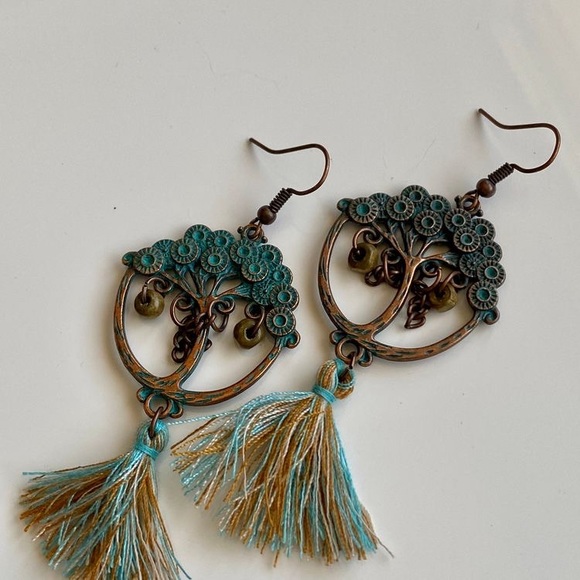 Jewelry - NWOT | dangling tassel earrings